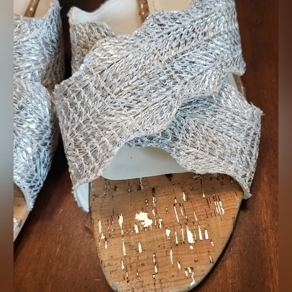 Donald Pliner Elly Silver Cork Kitten Heel Sandals Size 11 - Picture 13 of 13